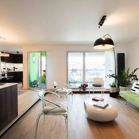 West Side - Full River View - Spacious - De Luxe