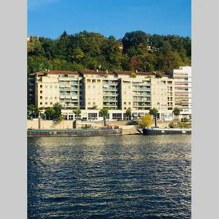West Side - Full River View - Spacious - De Luxe *