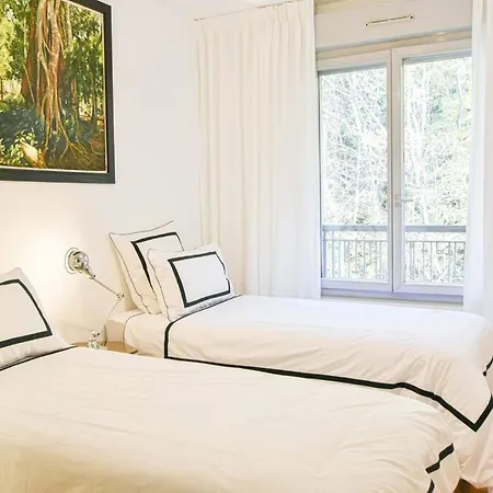 West Side - Full River View - Spacious - De Luxe Apartment *