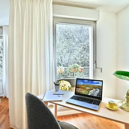 West Side - Full River View - Spacious - De Luxe Apartment *